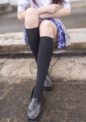 裙子下面有怪兽_1080P高清视频播放
